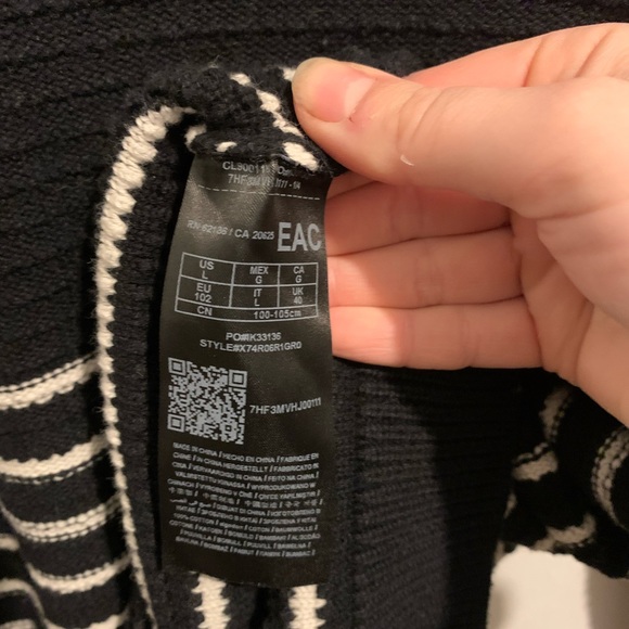 •Guess• Stripped sweater - Picture 3 of 3